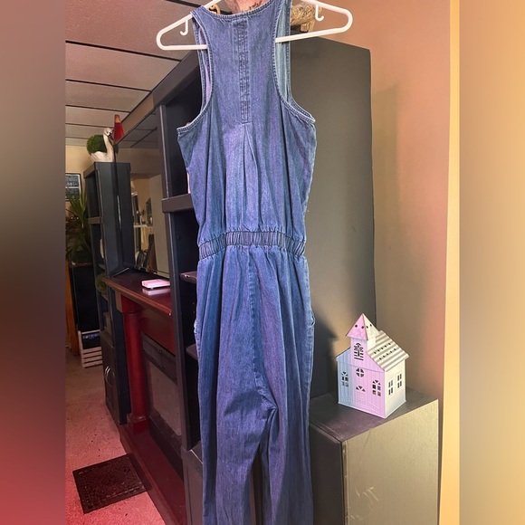 Super Cute Denim Jump-suit - Picture 2 of 3